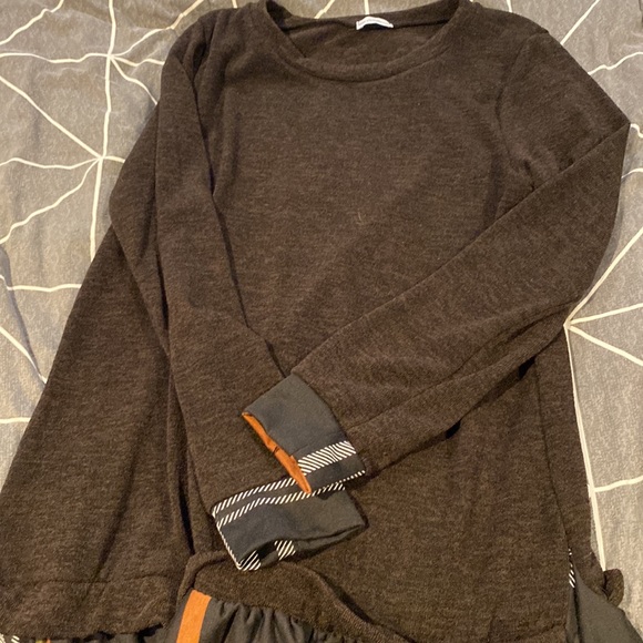 Cute Ruffle Hem Sweater - Picture 2 of 2